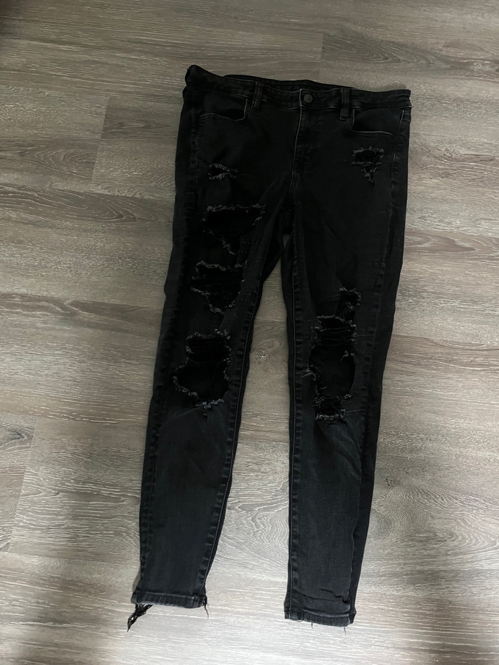 American Eagle Outfitters Black Distressed jegging size 14